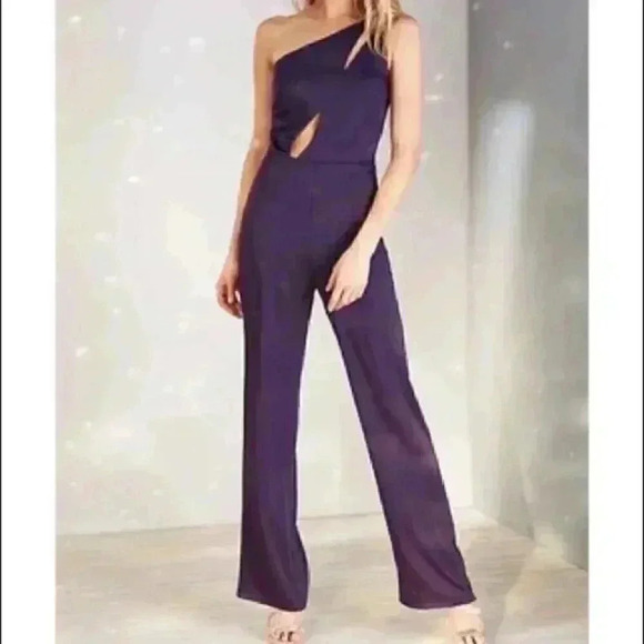 Ocposh30 hanging on asymmetric jumpsuit - Picture 2 of 5